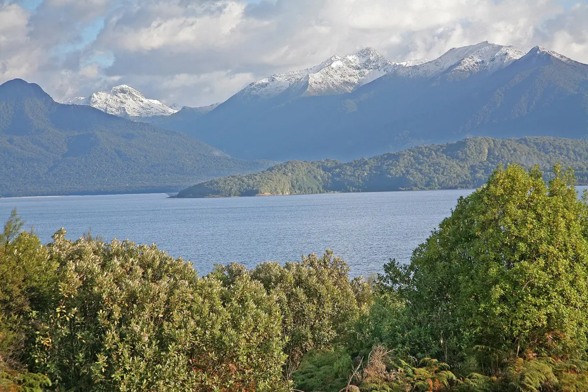 Lake Te Anau and the Fiordland mountains