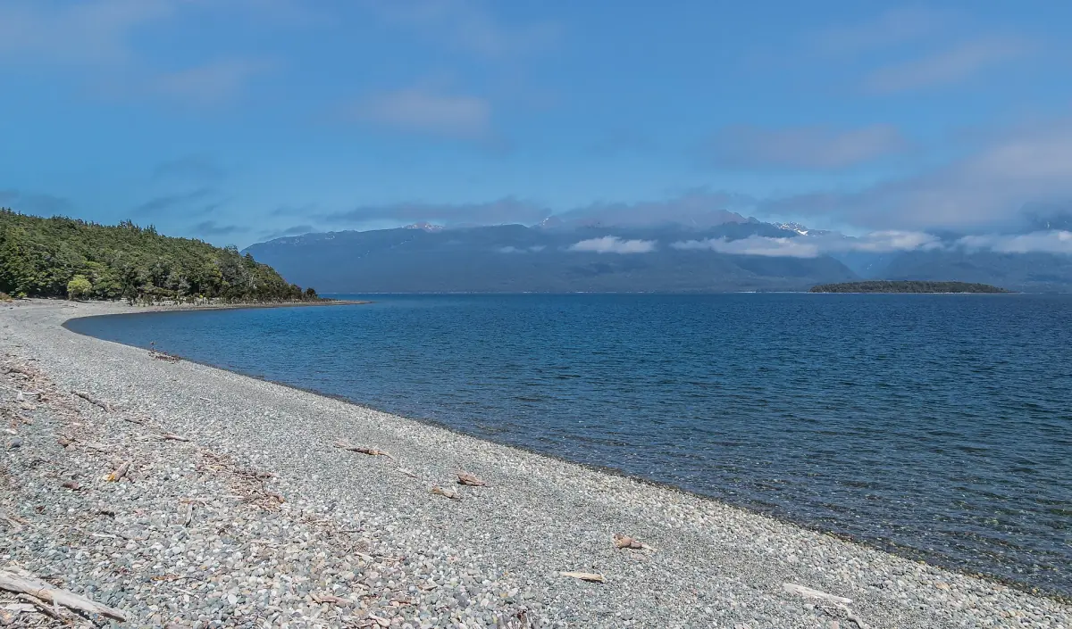 The pebble shore of Lake Te Anau